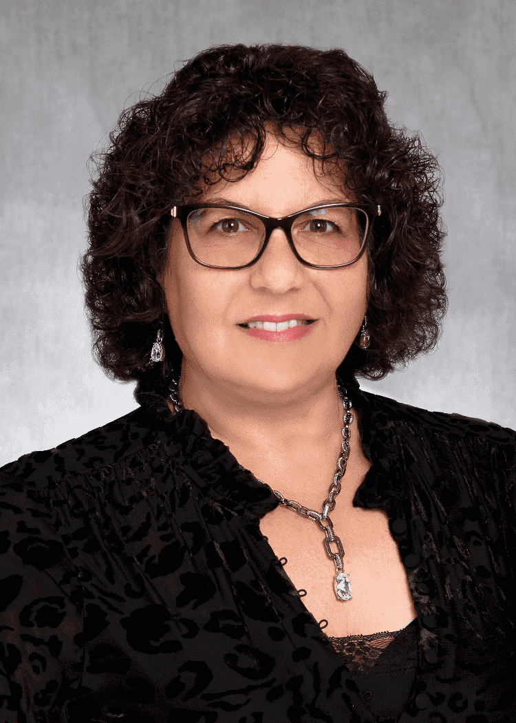 Headshot of Felicia Finn