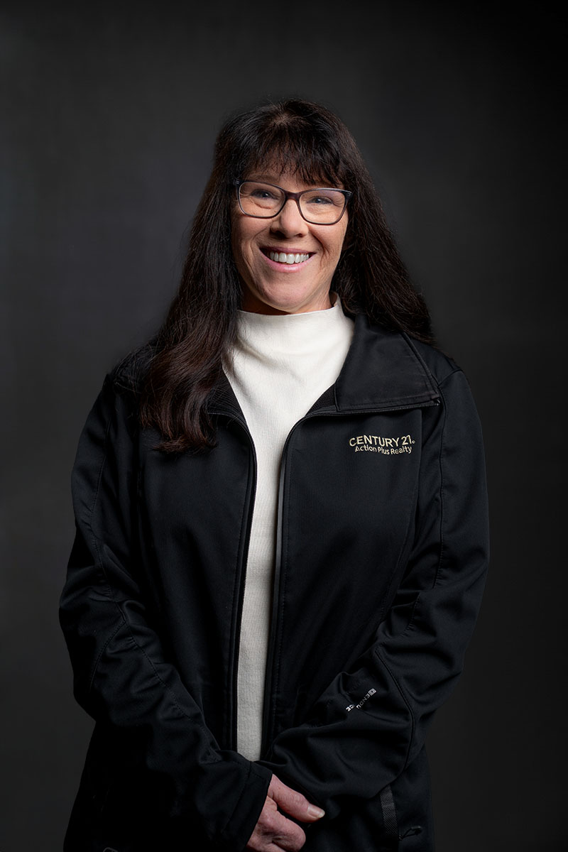 Headshot of Gina Van Dyke.
